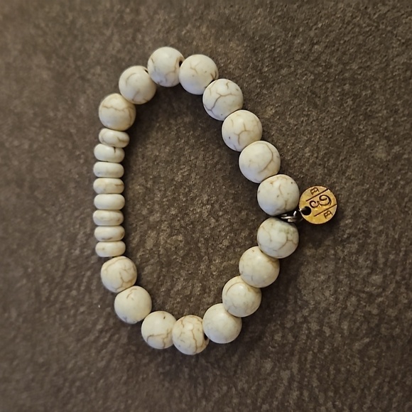 3/$20 White Howlite Beaded Stretch Bracelet - Picture 2 of 4